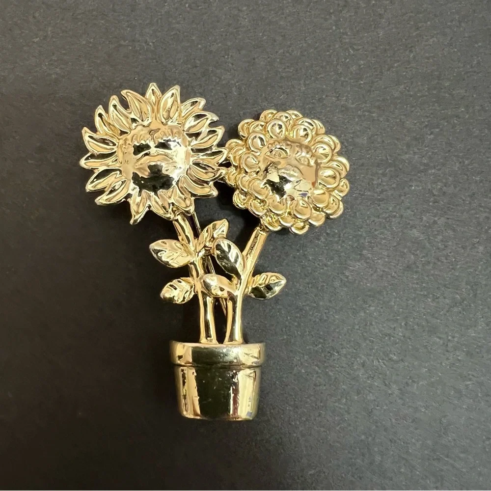 No Brand Vintage Sunflower in Pot Brooch Pin